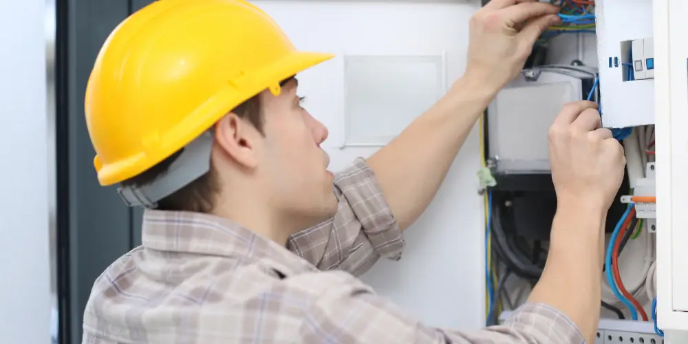 Safety Checks Before Replacing a Fuse in the Panel
